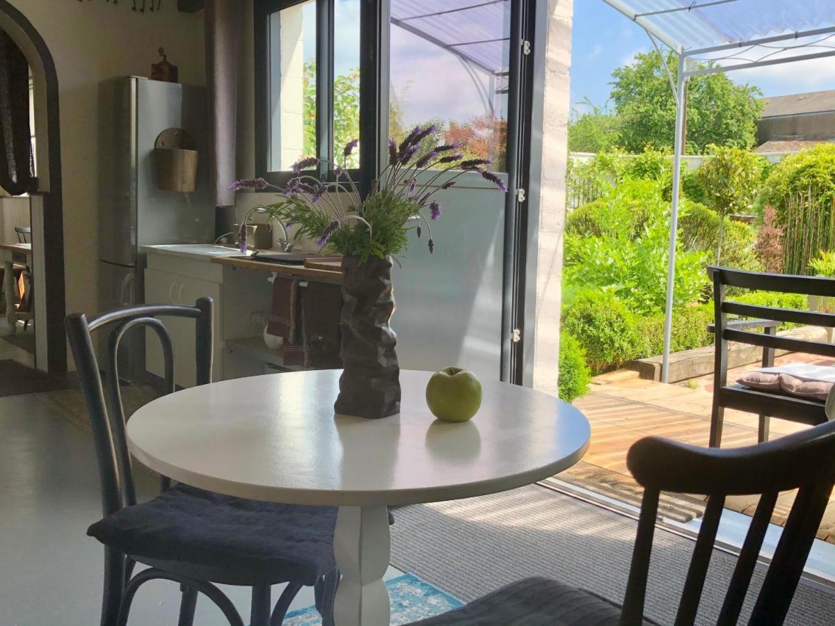 Bed and Breakfast Le Grenier Du Jardin Pontorson Exterior foto