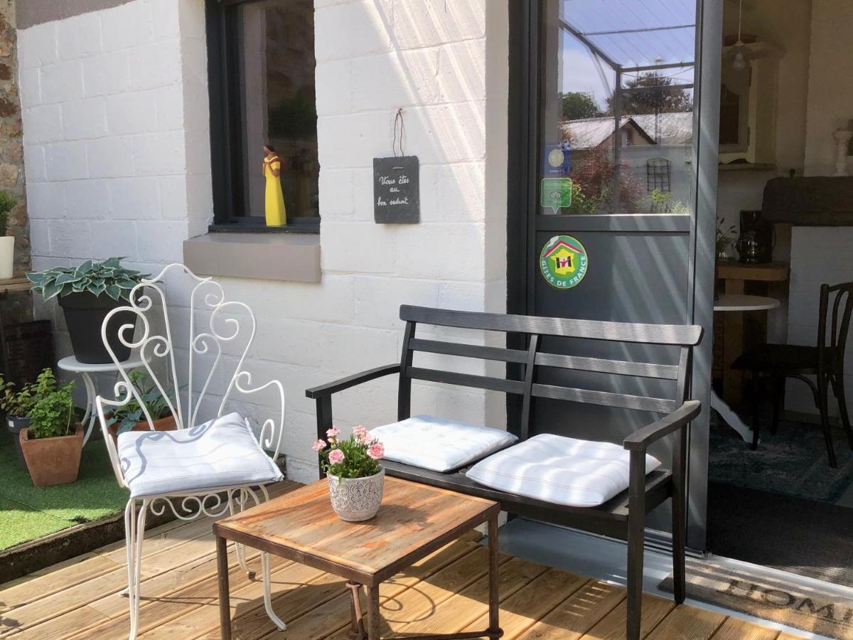 Bed and Breakfast Le Grenier Du Jardin Pontorson Exterior foto