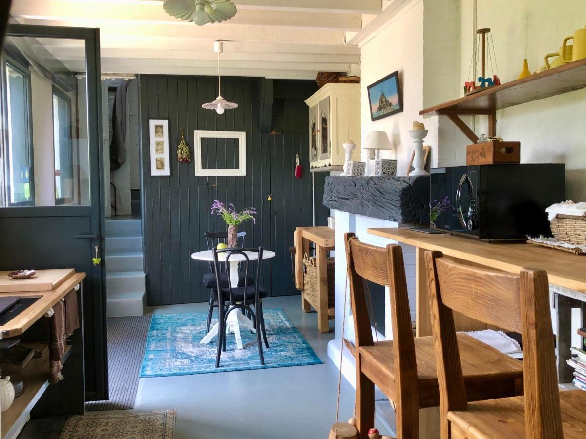 Bed and Breakfast Le Grenier Du Jardin Pontorson Exterior foto