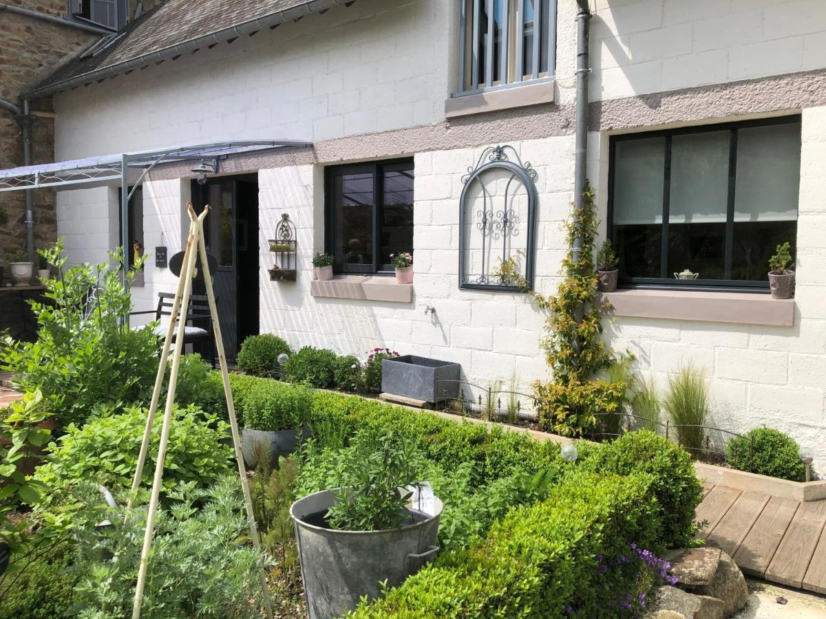 Bed and Breakfast Le Grenier Du Jardin Pontorson Exterior foto
