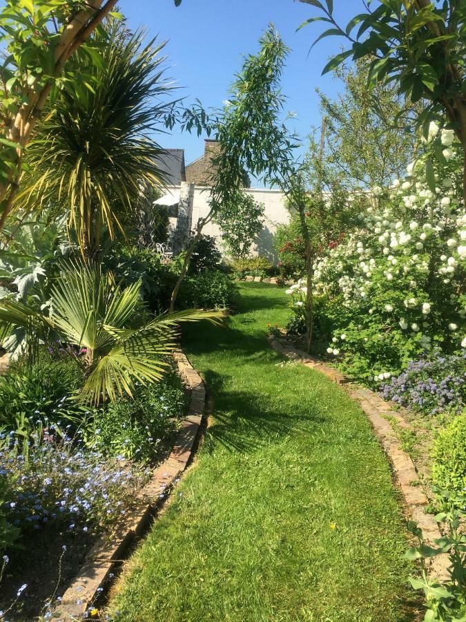 Bed and Breakfast Le Grenier Du Jardin Pontorson Exterior foto